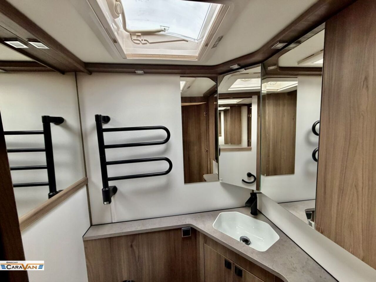KABE 780 DGLE B10 Queensbett Ansicht 13 für Fahrzeugdetailseite