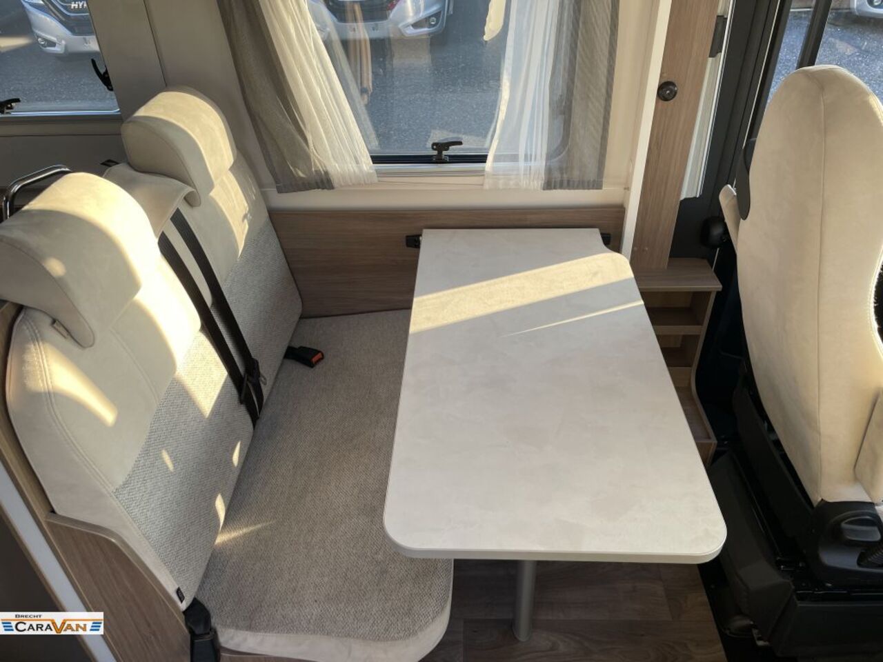 CARADO 338 pro+ Automatik/Navi/RFK/Markise Ansicht 4 für Fahrzeugdetailseite