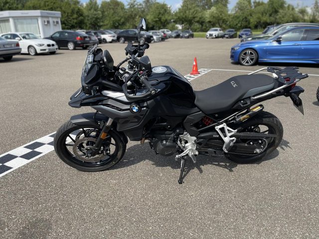 BMW F 800 GS Triple Black 3 Pakete SOS RDC Tempom. Hau Ansicht 4 für Fahrzeugdetailseite