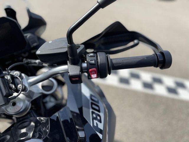 BMW F 800 GS Triple Black 3 Pakete SOS RDC Tempom. Hau Ansicht 7 für Fahrzeugdetailseite
