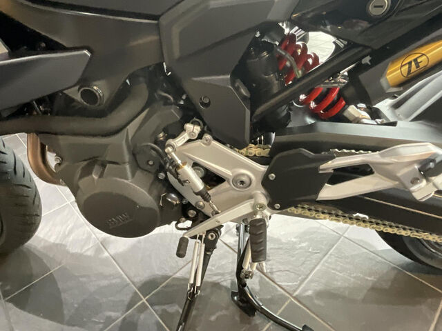 BMW F 900 XR Triple Black 2 Pakete M Endurance Kette R Ansicht 10 für Fahrzeugdetailseite