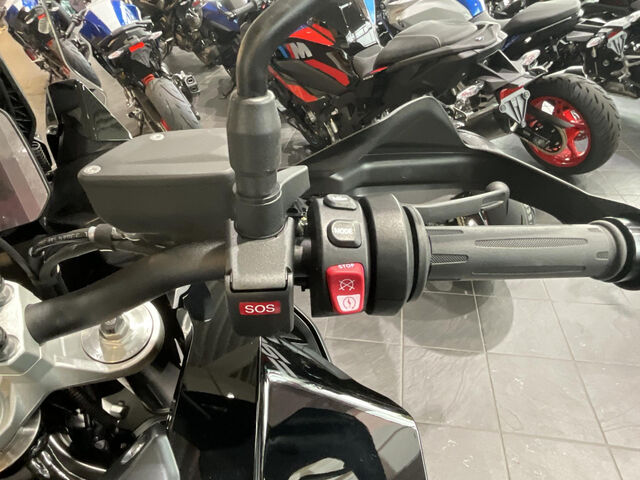 BMW F 900 XR Triple Black 2 Pakete M Endurance Kette R Ansicht 11 für Fahrzeugdetailseite