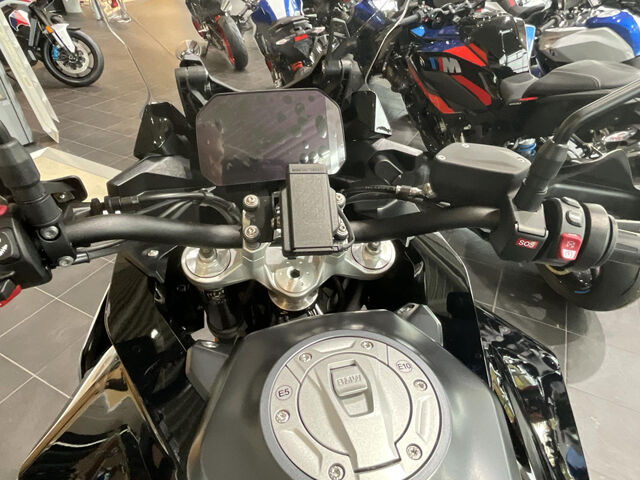 BMW F 900 XR Triple Black 2 Pakete M Endurance Kette R Ansicht 12 für Fahrzeugdetailseite