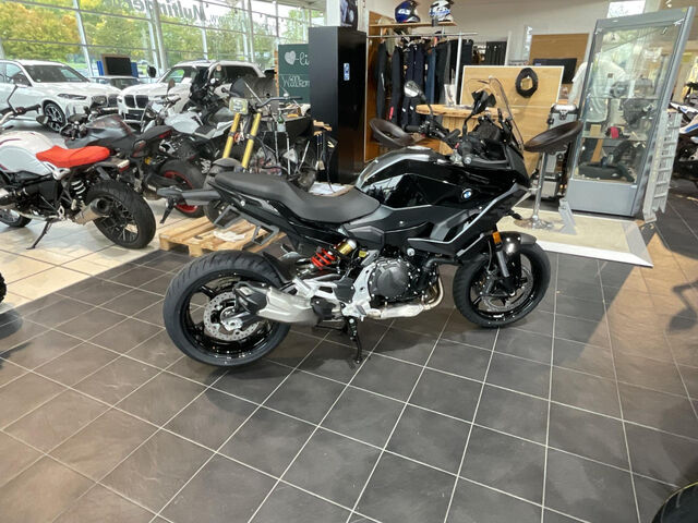 BMW F 900 XR Triple Black 2 Pakete M Endurance Kette R Ansicht 14 für Fahrzeugdetailseite