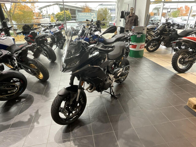 BMW F 900 XR Triple Black 2 Pakete M Endurance Kette R Ansicht 2 für Fahrzeugdetailseite