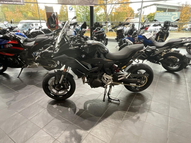 BMW F 900 XR Triple Black 2 Pakete M Endurance Kette R Ansicht 4 für Fahrzeugdetailseite