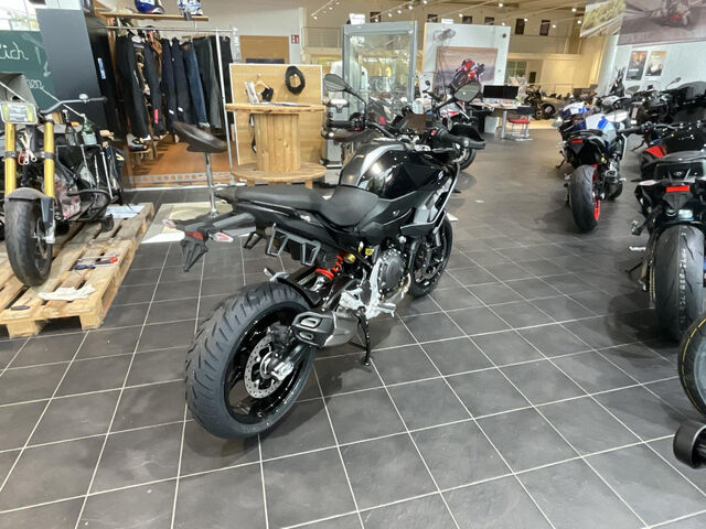 BMW F 900 XR Triple Black 2 Pakete M Endurance Kette R Ansicht 6 für Fahrzeugdetailseite