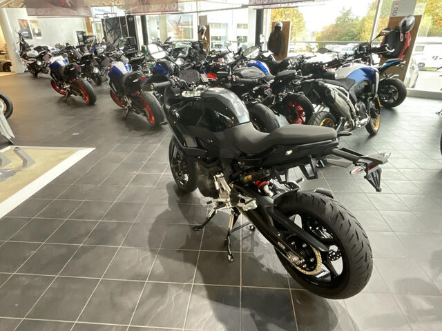 BMW F 900 XR Triple Black 2 Pakete M Endurance Kette R Ansicht 8 für Fahrzeugdetailseite