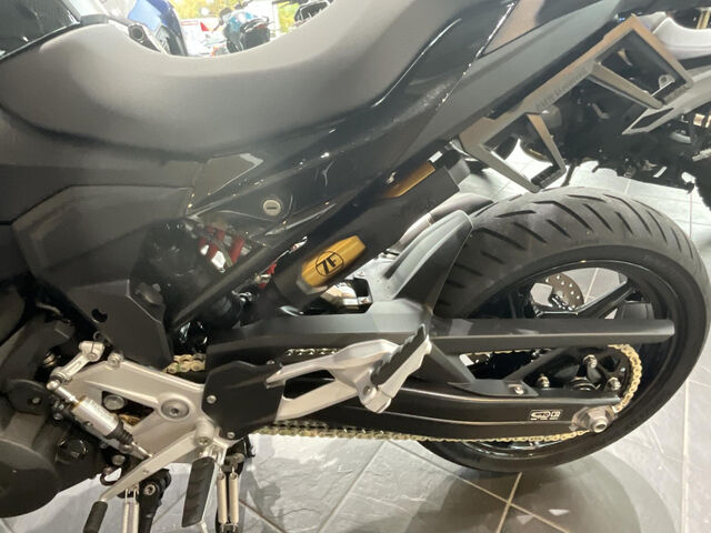 BMW F 900 XR Triple Black 2 Pakete M Endurance Kette R Ansicht 9 für Fahrzeugdetailseite