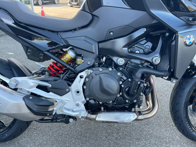 BMW F 900 R Triple Black 2 Pakete Headlight Pro M Endu Ansicht 15 für Fahrzeugdetailseite