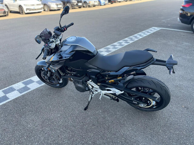 BMW F 900 R Triple Black 2 Pakete Headlight Pro M Endu Ansicht 7 für Fahrzeugdetailseite