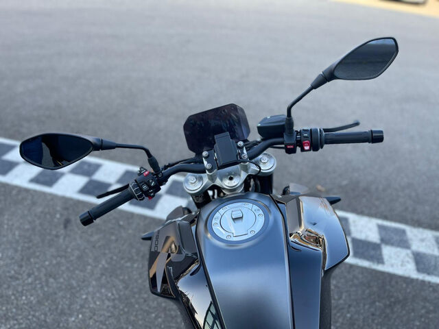 BMW F 900 R Triple Black 2 Pakete Headlight Pro M Endu Ansicht 8 für Fahrzeugdetailseite