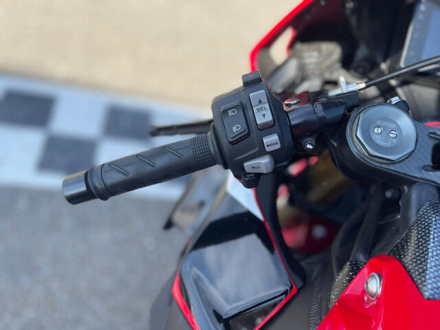 HONDA CBR 1000 RA Rot Bodis Auspuff Kennzeichenha.kurz Ansicht 9 für Fahrzeugdetailseite