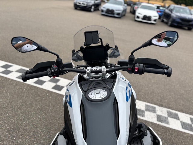 BMW R 1300 GS 5 Pakete AdaptiveFahrzeughöhenregelung Ansicht 9 für Fahrzeugdetailseite
