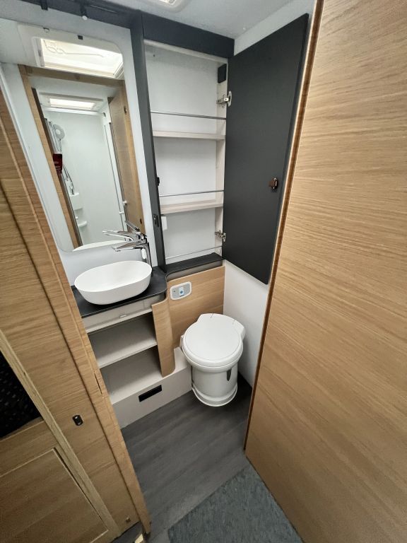 ADRIA 670 DL 60 Years -Abverkaufsstück Ansicht 30 für Fahrzeugdetailseite