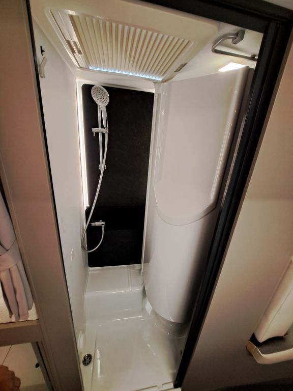 ADRIA Supreme SL - ab Euro 103.020,-- Ansicht 17 für Fahrzeugdetailseite