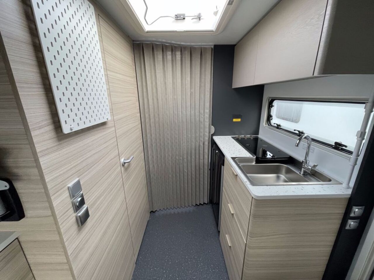 ADRIA 492 LU Ansicht 21 für Fahrzeugdetailseite