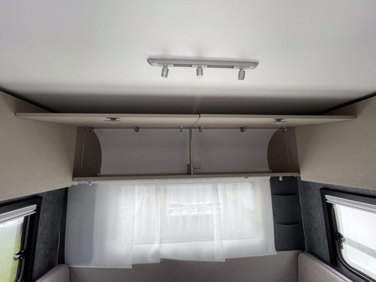 ADRIA 492 LU Ansicht 23 für Fahrzeugdetailseite