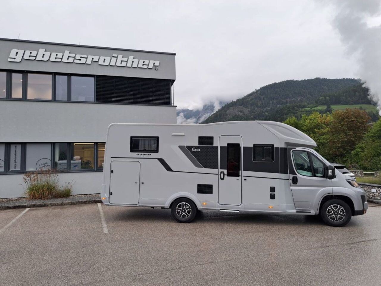 ADRIA 670 DL 60 Years -Abverkaufsstück Ansicht 4 für Fahrzeugdetailseite