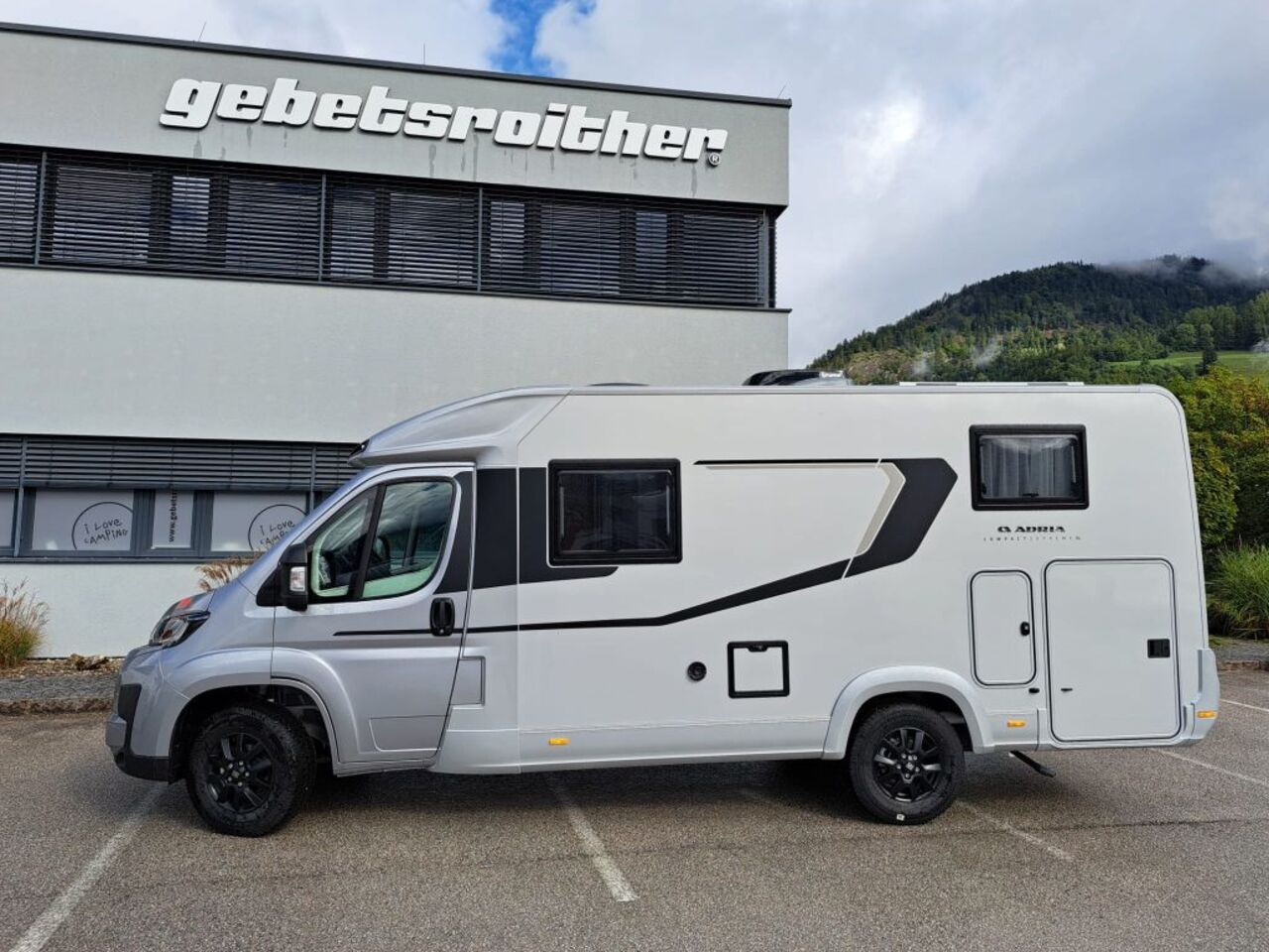 ADRIA Supreme SL - ab Euro 103.020,-- Ansicht 5 für Fahrzeugdetailseite