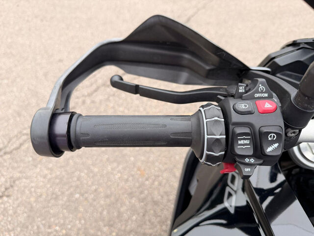 BMW F 900 XR Triple Black Aktiv-/Komfort-/Touren-Paket Ansicht 10 für Fahrzeugdetailseite