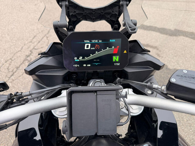 BMW F 900 XR Triple Black Aktiv-/Komfort-/Touren-Paket Ansicht 12 für Fahrzeugdetailseite
