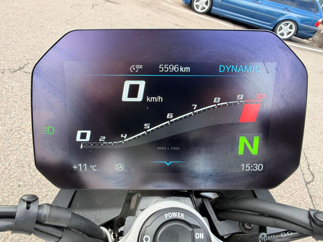 BMW F 900 R A2 Style Triple Black Tempomat Heizgriffe Ansicht 13 für Fahrzeugdetailseite