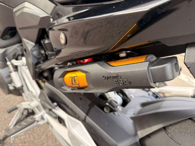 BMW F 900 R A2 Style Triple Black Tempomat Heizgriffe Ansicht 14 für Fahrzeugdetailseite