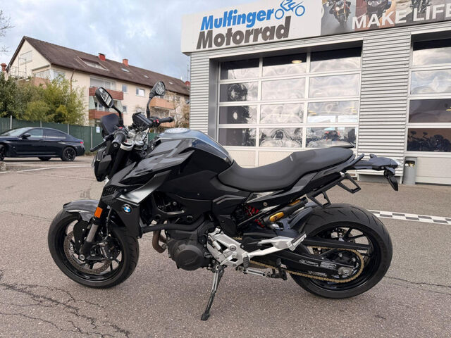BMW F 900 R A2 Style Triple Black Tempomat Heizgriffe Ansicht 2 für Fahrzeugdetailseite