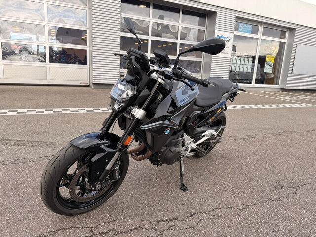 BMW F 900 R A2 Style Triple Black Tempomat Heizgriffe Ansicht 3 für Fahrzeugdetailseite