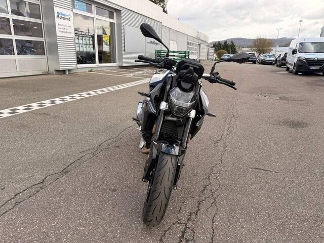 BMW F 900 R A2 Style Triple Black Tempomat Heizgriffe Ansicht 4 für Fahrzeugdetailseite