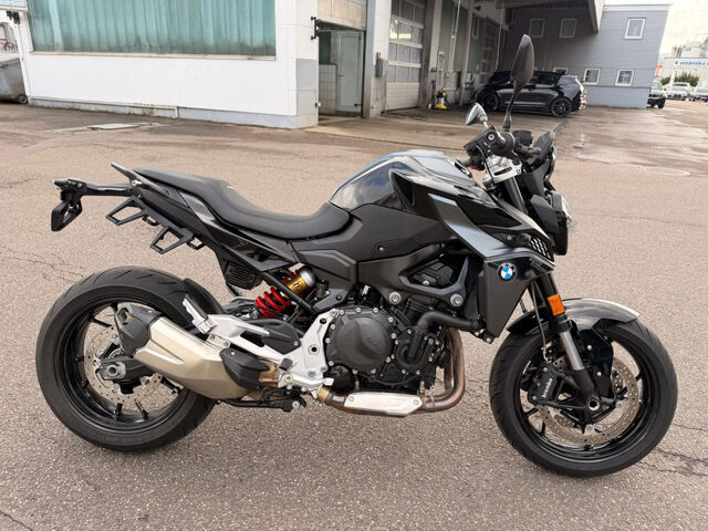 BMW F 900 R A2 Style Triple Black Tempomat Heizgriffe Ansicht 6 für Fahrzeugdetailseite
