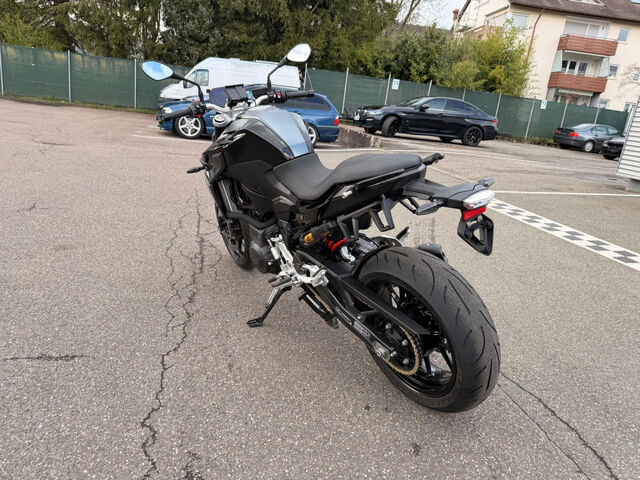 BMW F 900 R A2 Style Triple Black Tempomat Heizgriffe Ansicht 9 für Fahrzeugdetailseite
