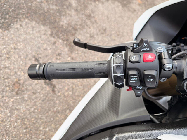 BMW S 1000 RR M-/Dynamik-/Race-/Carbon-/Sozius-Paket Ansicht 11 für Fahrzeugdetailseite