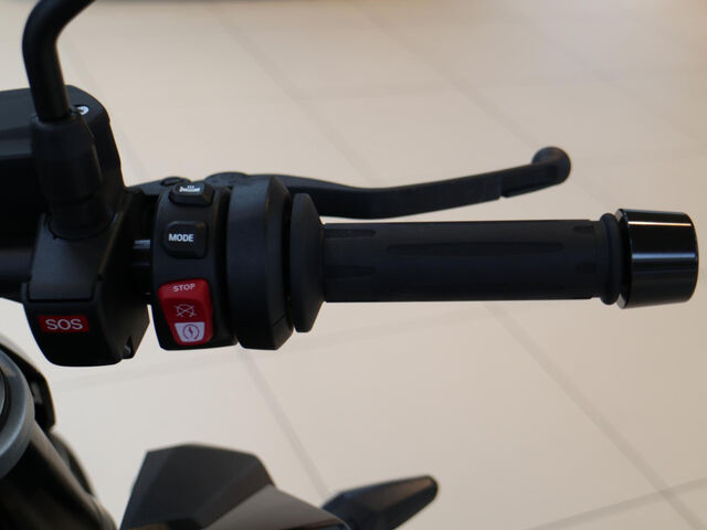 BMW F 900 R Triple Black Dynamik-/Komfort-Paket LED Ansicht 15 für Fahrzeugdetailseite