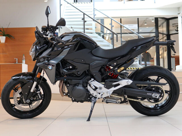 BMW F 900 R Triple Black Dynamik-/Komfort-Paket LED Ansicht 8 für Fahrzeugdetailseite