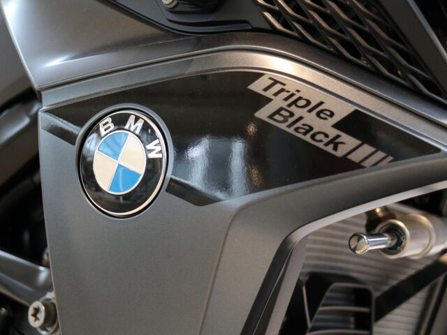 BMW F 900 R Triple Black Dynamik-/Komfort-Paket LED Ansicht 9 für Fahrzeugdetailseite