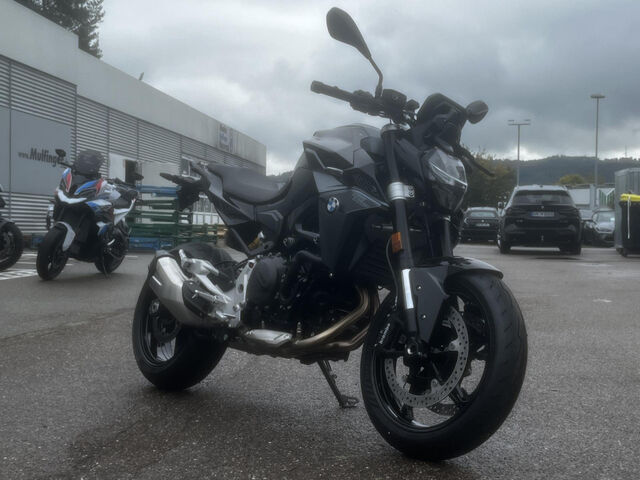 BMW F 900 R Triple Black Dynamik-/Komfort-Paket Heizg. Ansicht 2 für Fahrzeugdetailseite