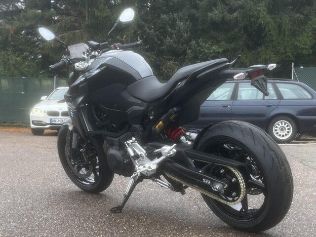 BMW F 900 R Triple Black Dynamik-/Komfort-Paket Heizg. Ansicht 6 für Fahrzeugdetailseite