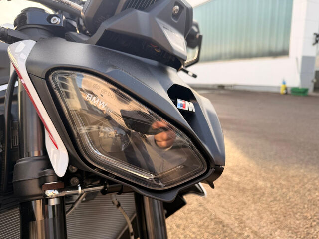 BMW M 1000 R Heizgriffe RDC Tempomat Sozius-Paket ABS Ansicht 10 für Fahrzeugdetailseite