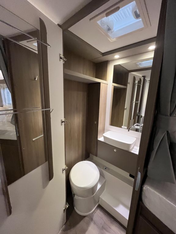 CARADO 447 Solar, Navi, Fahrradträger, Sat, TV Ansicht 25 für Fahrzeugdetailseite