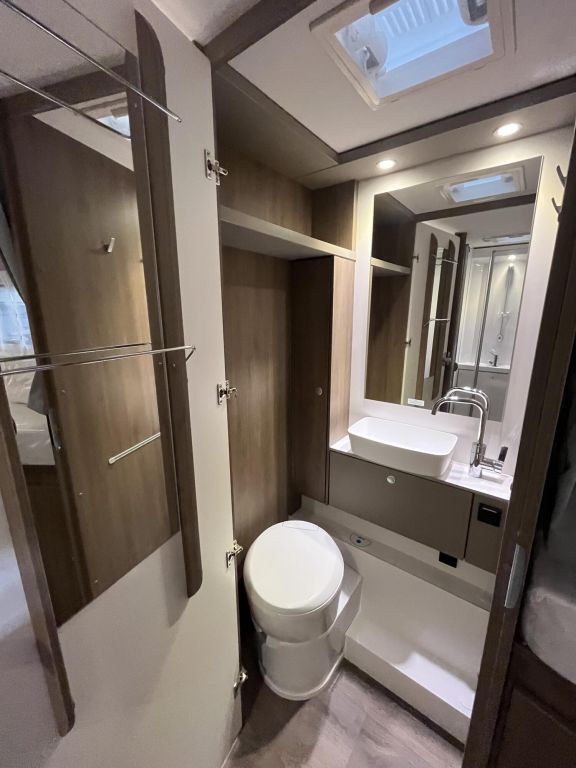 CARADO 447 Solar, Navi, Fahrradträger, Sat, TV Ansicht 26 für Fahrzeugdetailseite