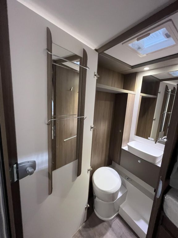 CARADO 447 Solar, Navi, Fahrradträger, Sat, TV Ansicht 27 für Fahrzeugdetailseite