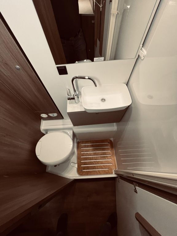 CARADO 338 Solar, Navi, RFK, Markise, TV, Sat Ansicht 22 für Fahrzeugdetailseite