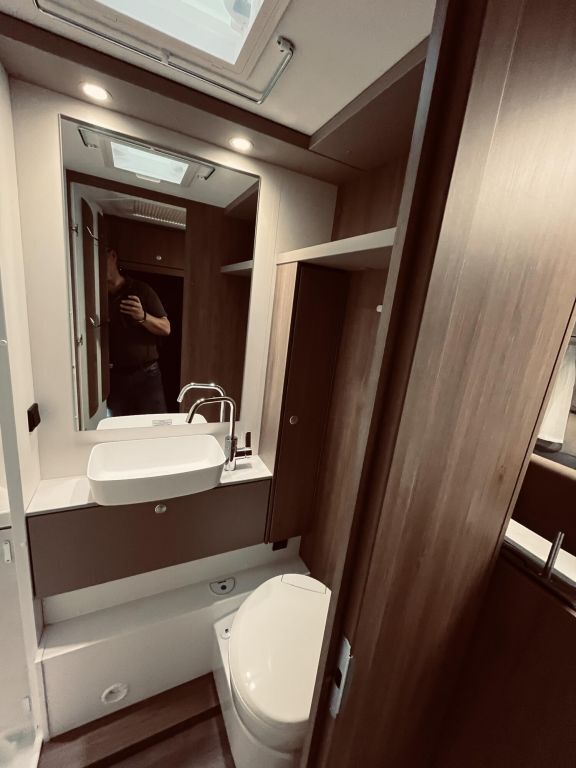 CARADO 464 PRO Sat, Solar, Smart TV Ansicht 21 für Fahrzeugdetailseite