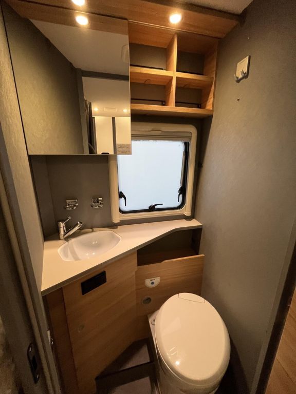 DETHLEFFS T 7052 EBL Hundeumbau Heckgarage Ansicht 21 für Fahrzeugdetailseite