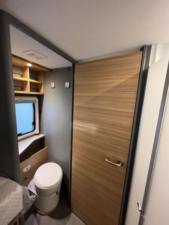 DETHLEFFS T 7052 EBL Hundeumbau Heckgarage Ansicht 22 für Fahrzeugdetailseite