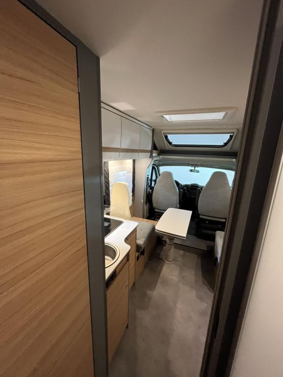 DETHLEFFS T 7052 EBL Hundeumbau Heckgarage Ansicht 24 für Fahrzeugdetailseite