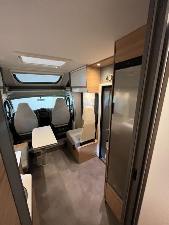 DETHLEFFS T 7052 EBL Hundeumbau Heckgarage Ansicht 25 für Fahrzeugdetailseite