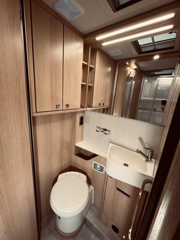 HYMER-ERIBA I 680 BlackLine 27.580,- EUR Vorteil Ansicht 21 für Fahrzeugdetailseite